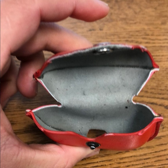 Red Leather AirPods Pro Case - Picture 4 of 4